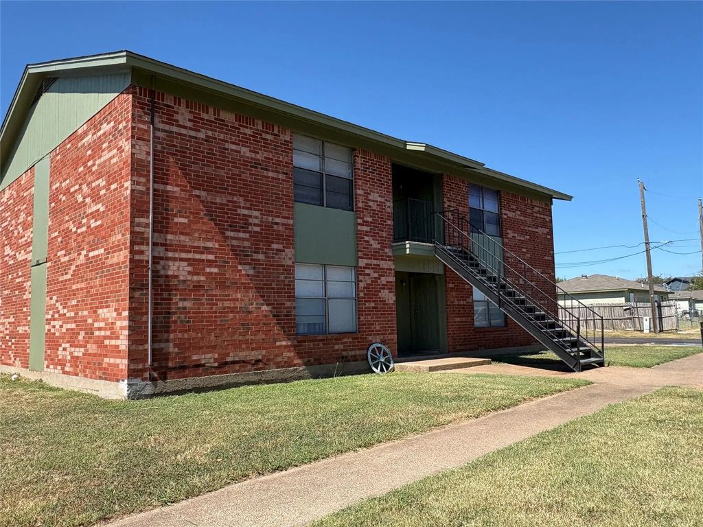 1714 Short Street D, Cleburne