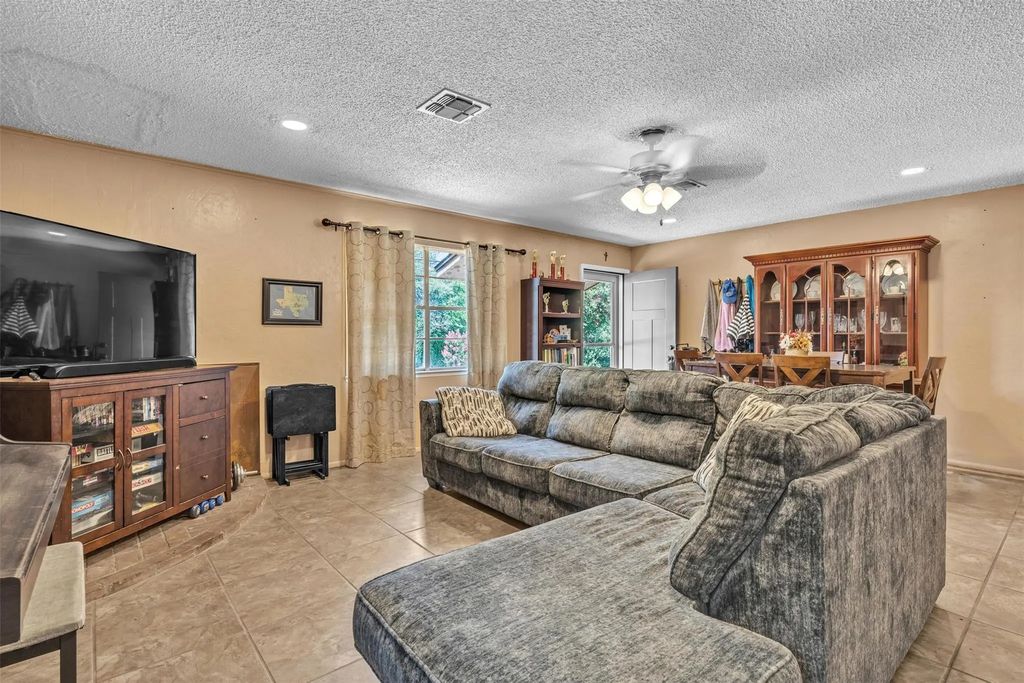 190 Crowfoot Lane, Whitney