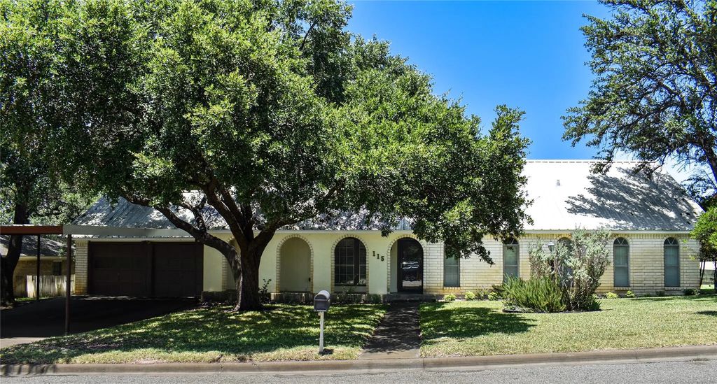 115 Parkview, Brady