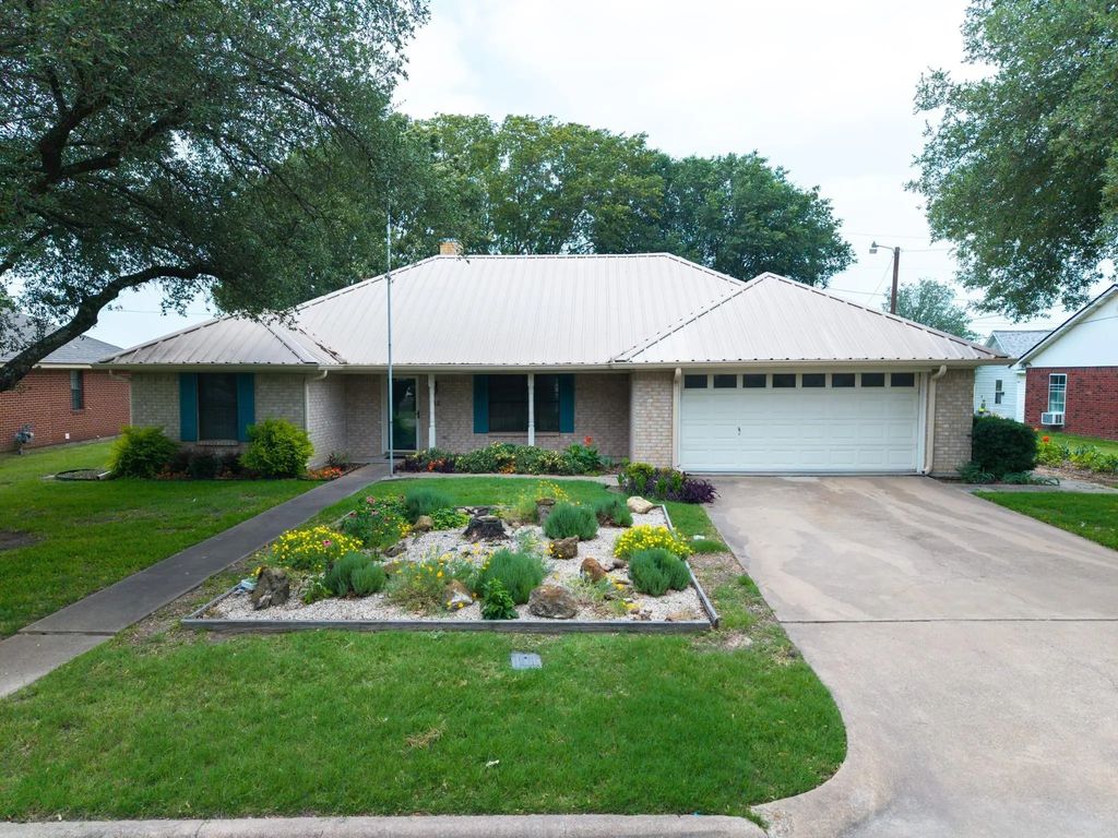 812 Crestline Drive, Mexia