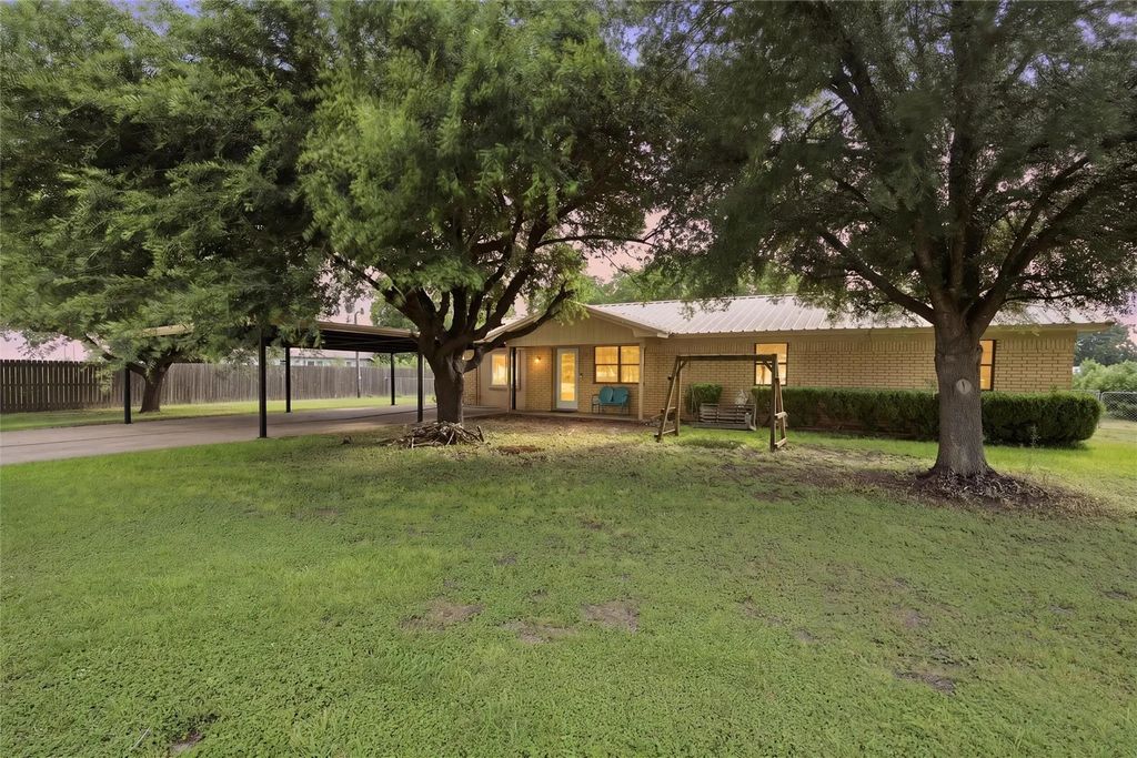 1002 Caron Street, Robinson