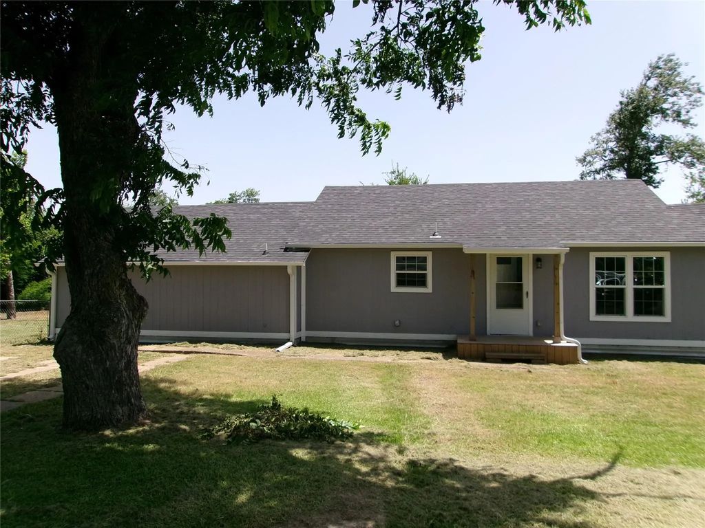 419 W Evans Avenue, Bonham