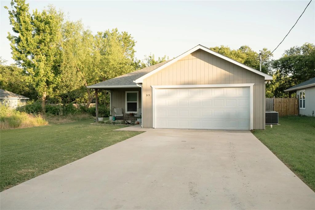 315 W Oak Street, Whitewright