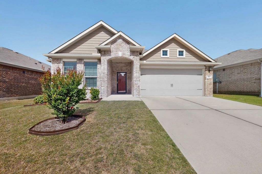 504 Cross Ridge Circle N, Fort Worth