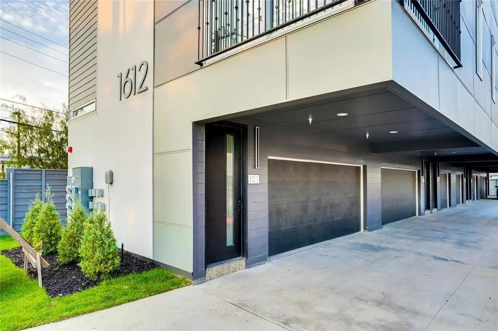 1612 Bennett Avenue 102, Dallas