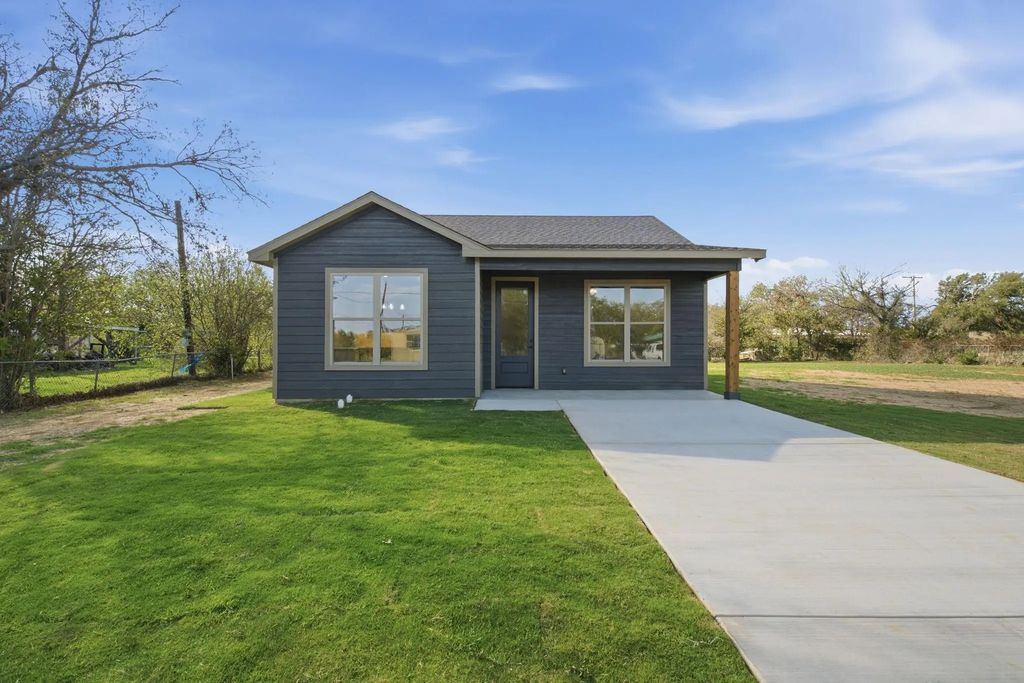 414 E Belknap Street, Jacksboro