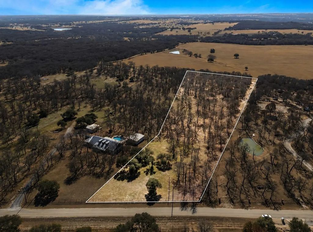 142 Clearwater Drive, Poolville