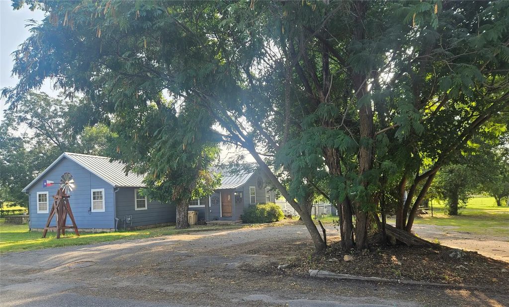 304 N Victor Street, Comanche