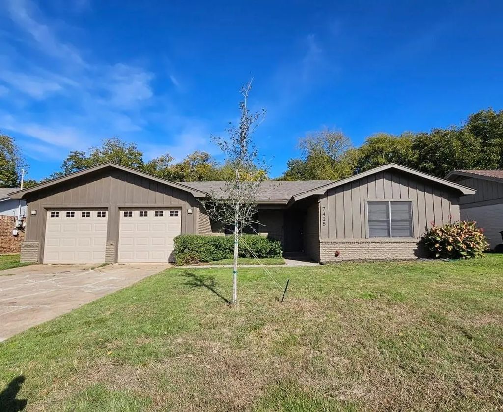 7425 S College Circle, North Richland Hills