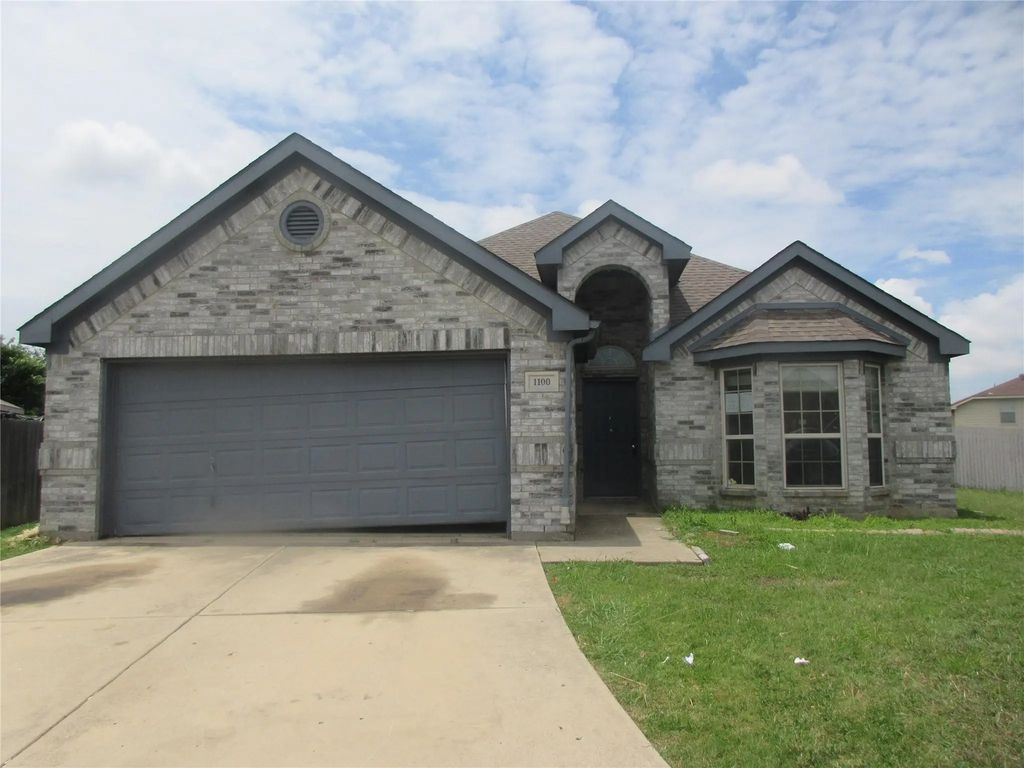 1100 Manhassett Court, Fort Worth