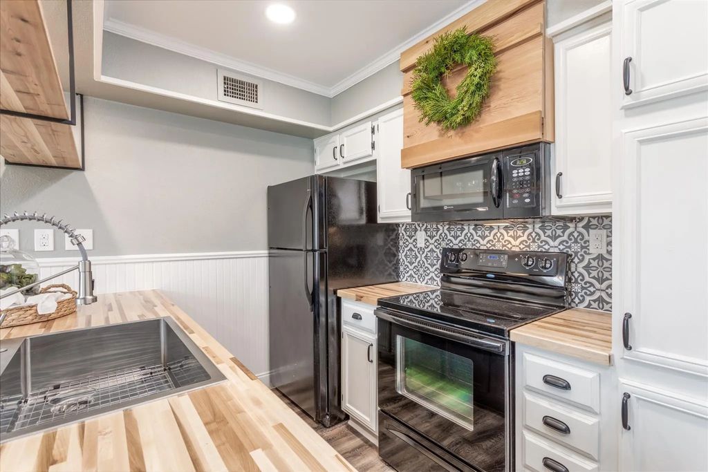 16301 Ledgemont Lane 283, Addison
