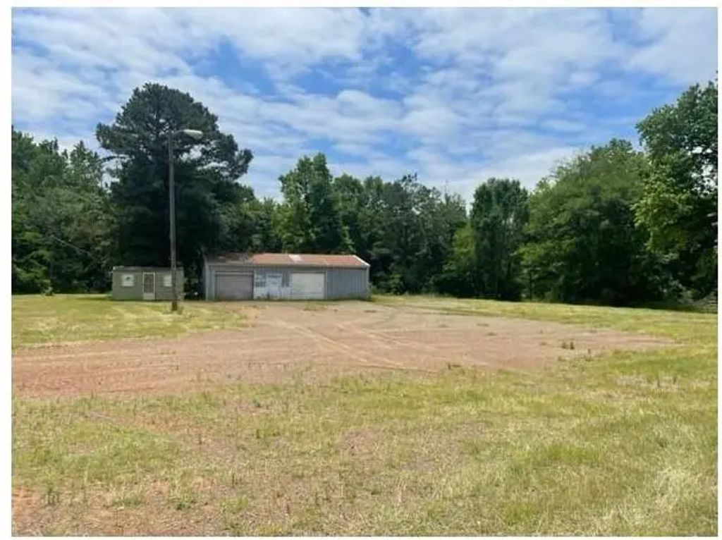 513 N Main Street, Lone Star