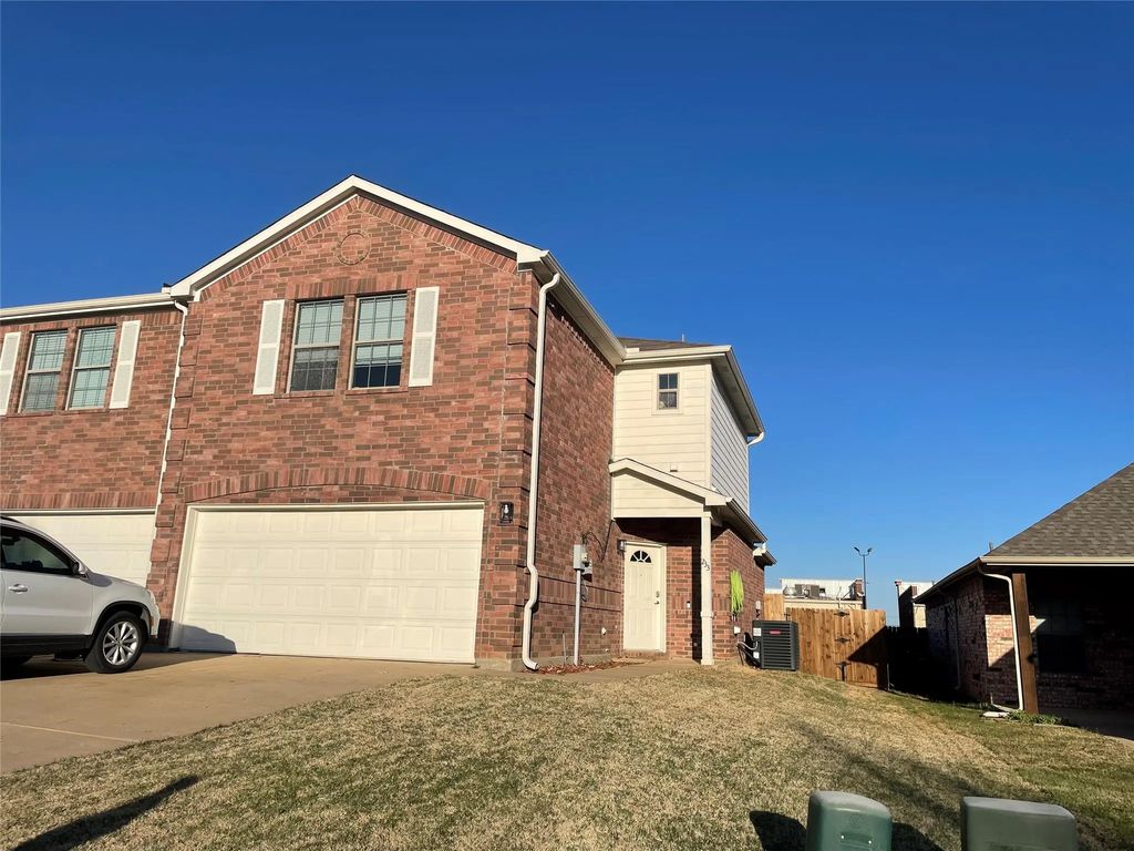 233 Irick Court, Aubrey
