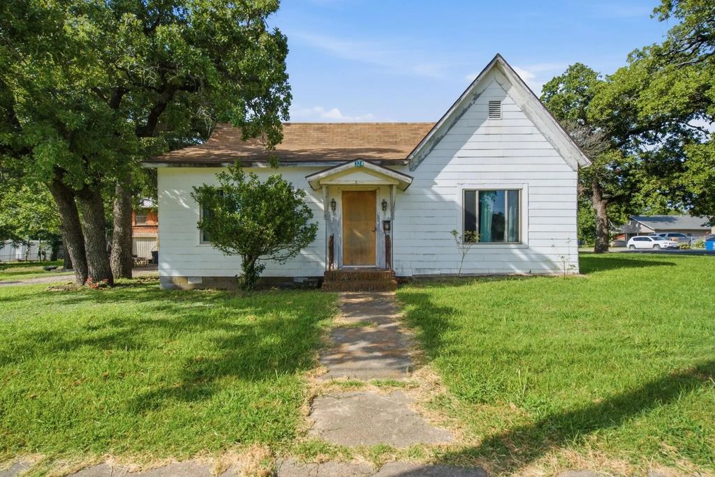 324 W Ross Avenue, De Leon