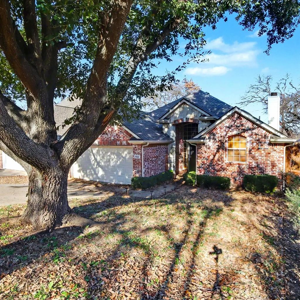 4905 Canberra Lane, Arlington