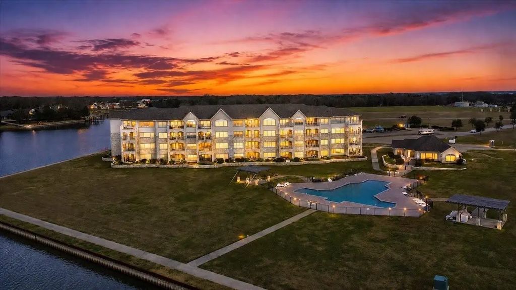 9900 Northshore Boulevard 3108, Corsicana