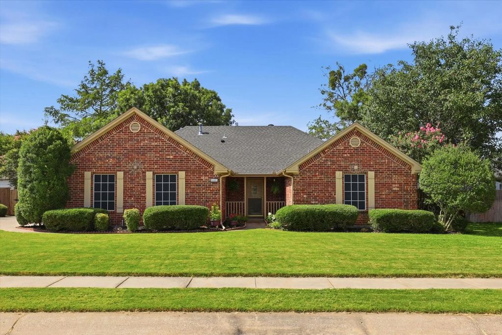 605 Maple Drive, Pilot Point