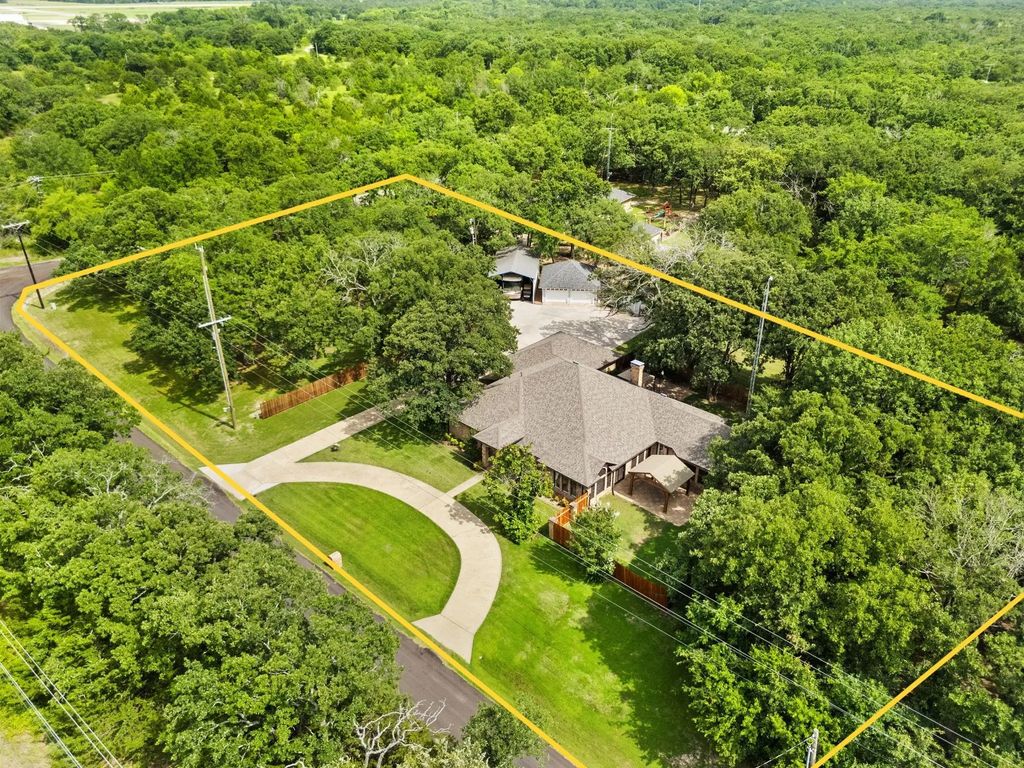 1023 County Road 3310, Greenville