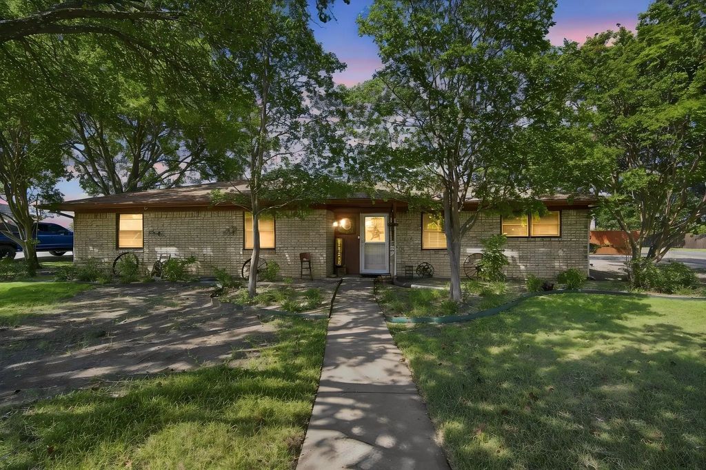 300 Pebble Creek Lane, Red Oak