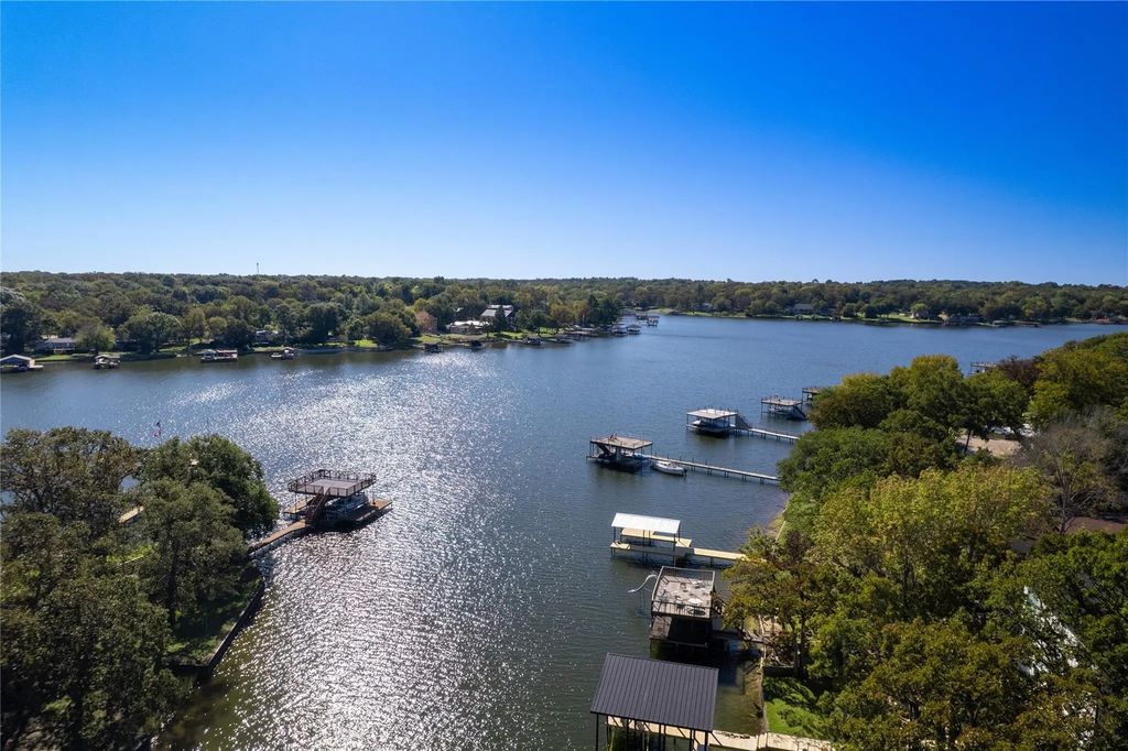 195 Lake Creek Drive, Mabank