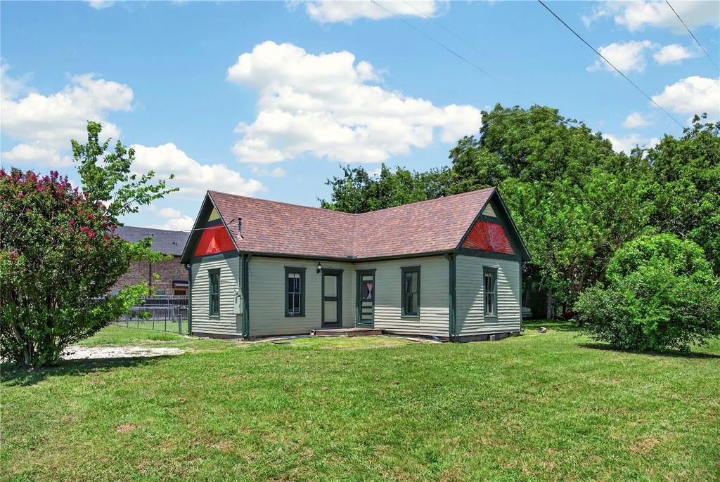203 Plum Street, Sanger