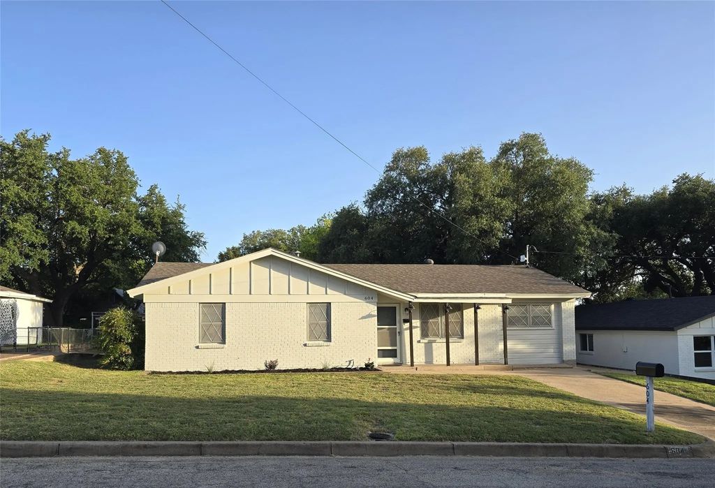 604 E 4th Street, Weatherford