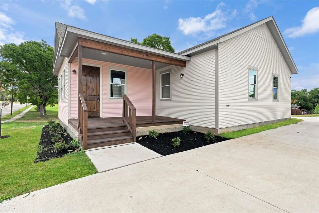 1022 E 9th Street, Dallas
