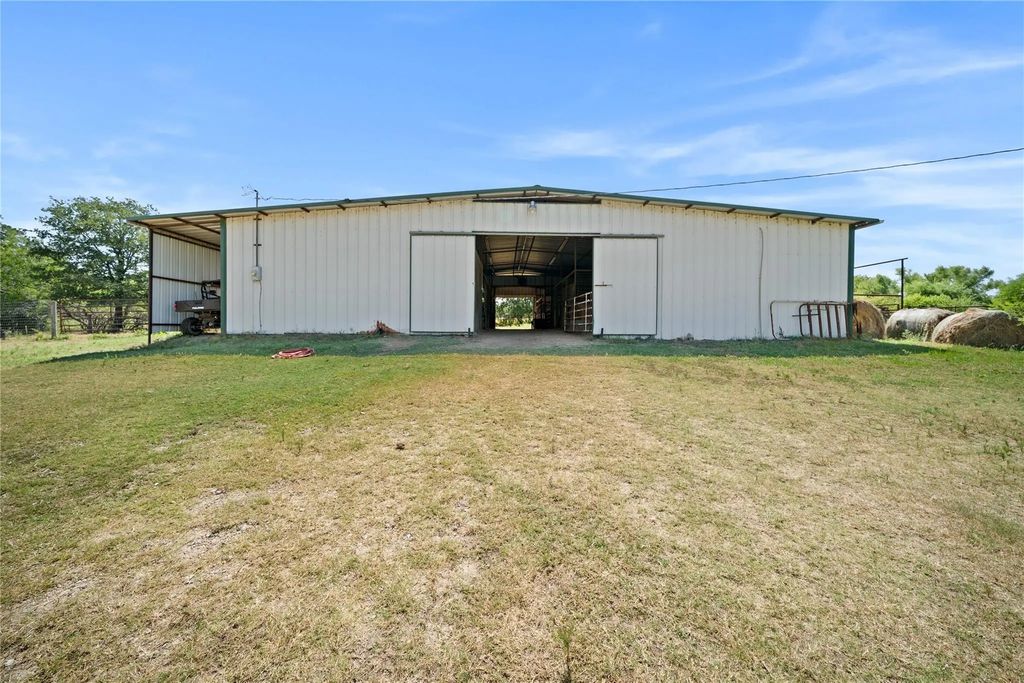 14643 County Road 4060, Scurry