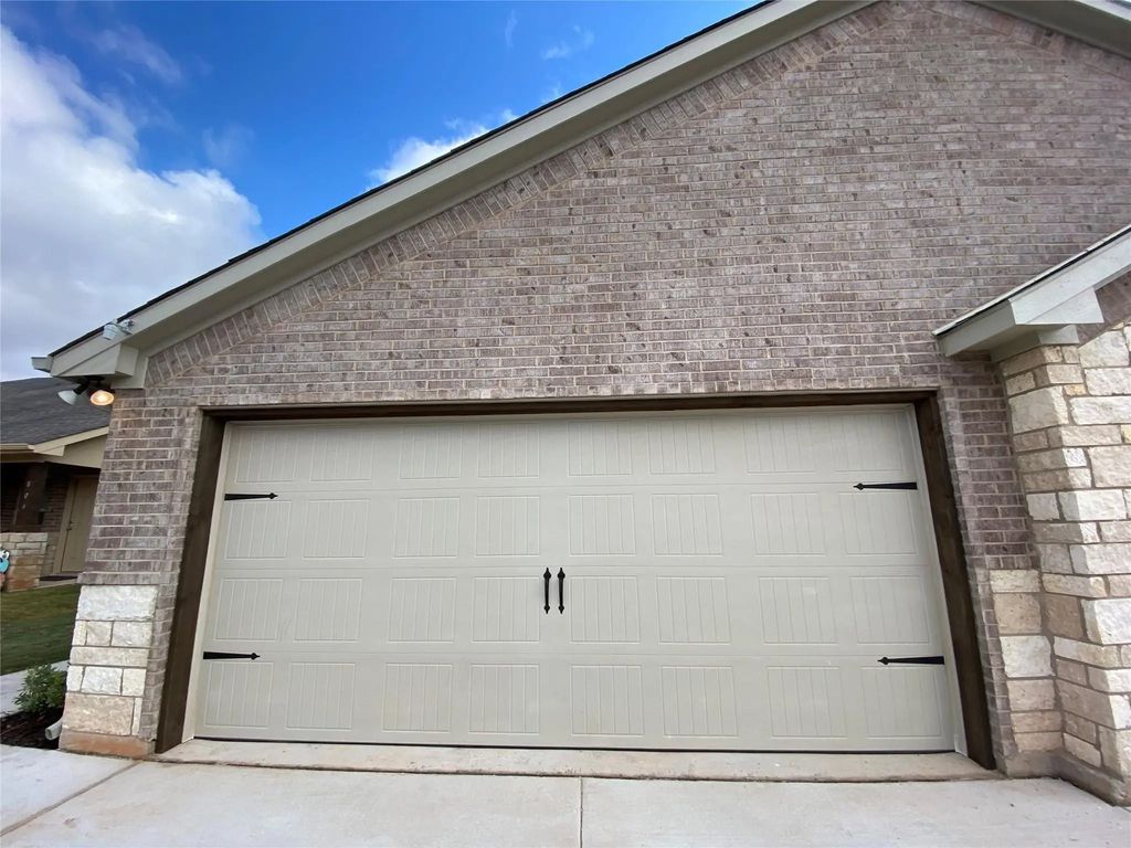 802 Rolling Terrace Circle, Granbury