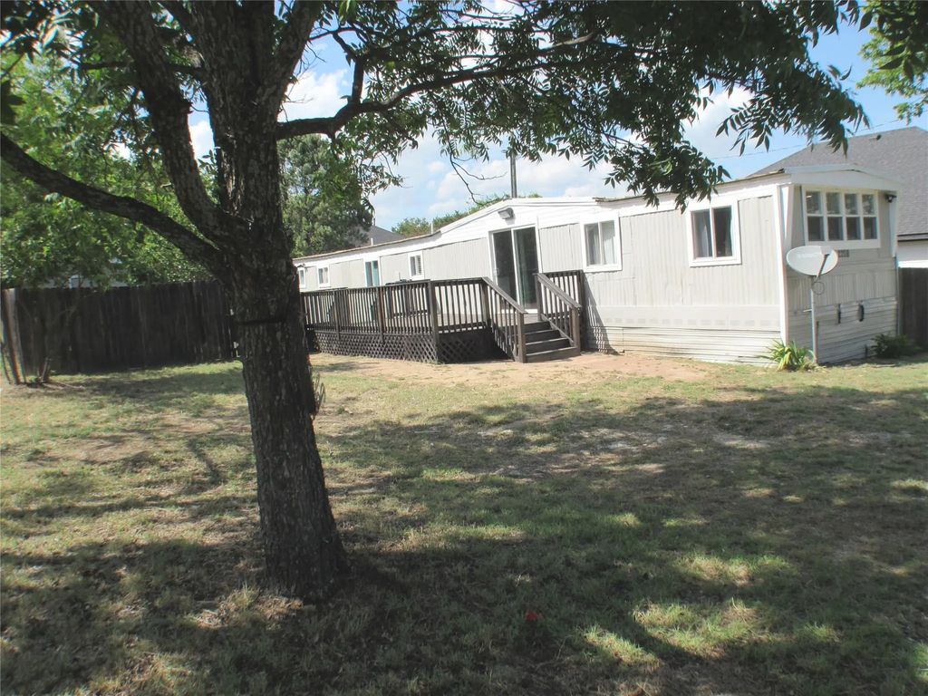 2208 Beverly Drive, Granbury
