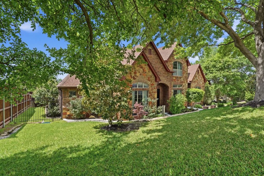 700 Briar Ridge Drive, Keller
