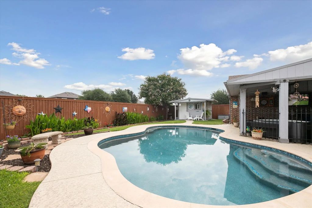 568 Willowview Drive, Saginaw