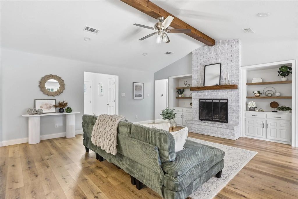 205 N Forest Lane, Double Oak