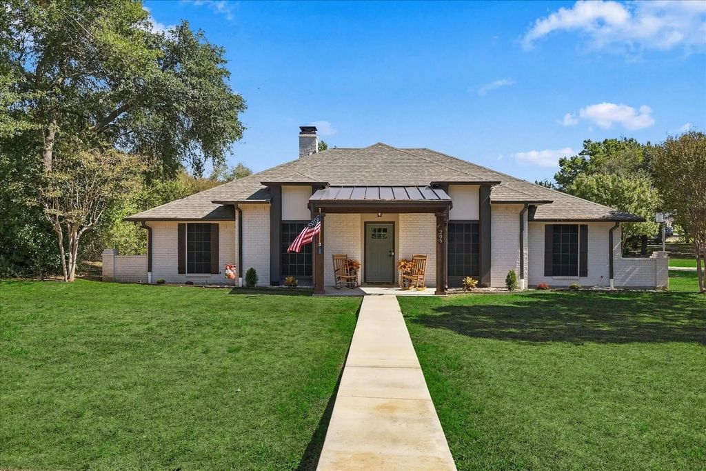 205 N Forest Lane, Double Oak