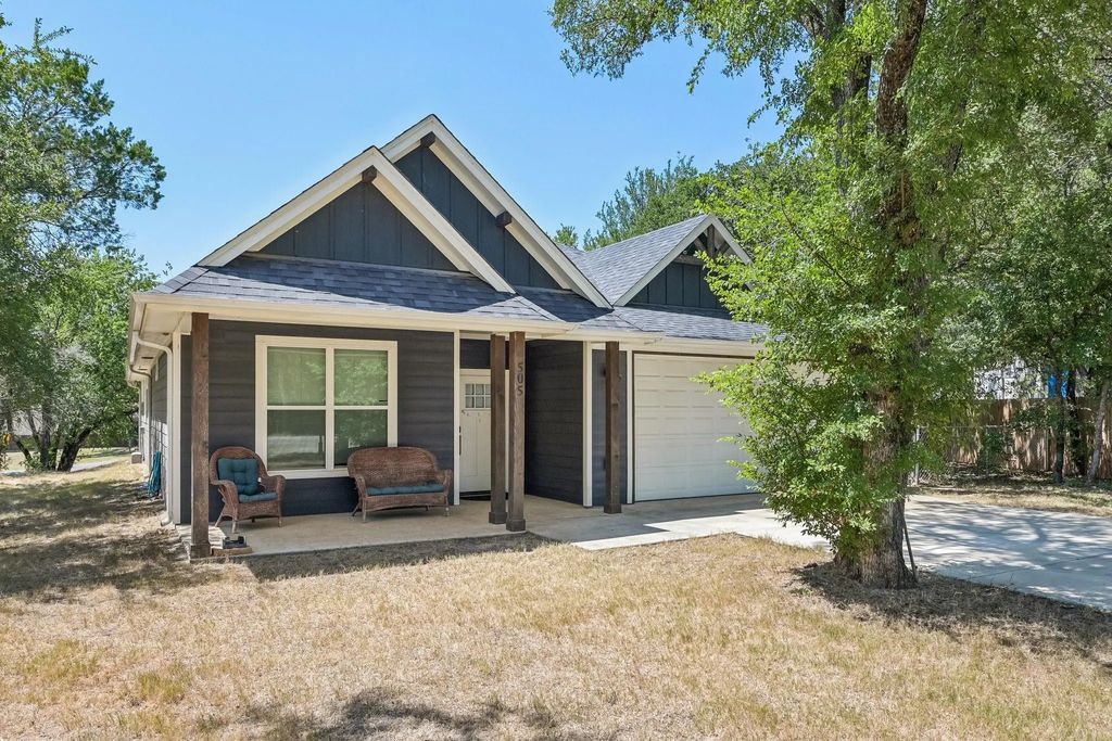 505 S Sky Court, Granbury