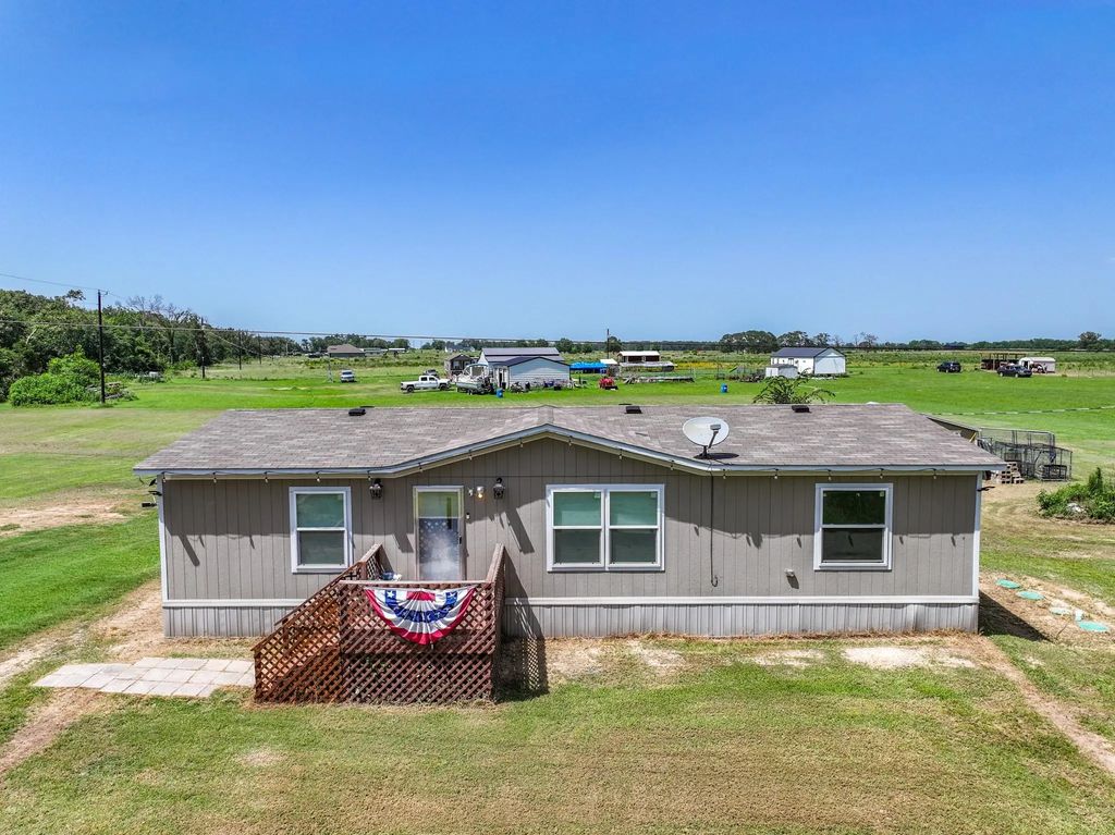 2721 County Road 3344, Pickton