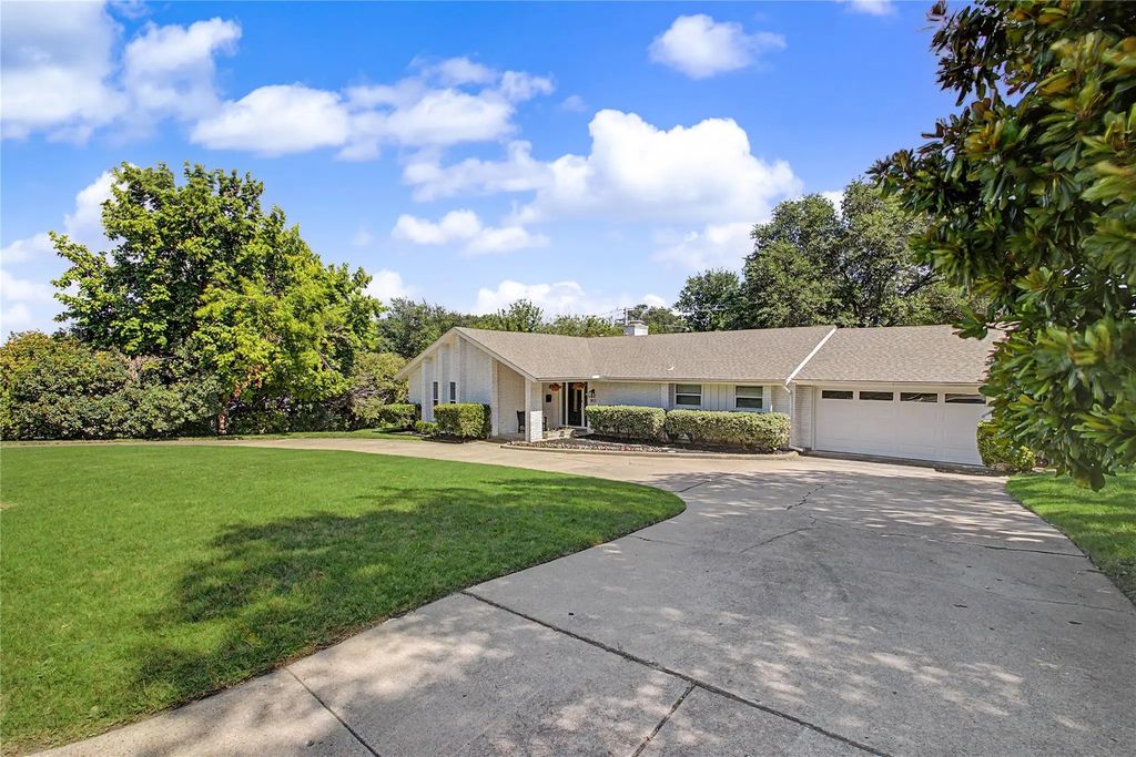1921 Dakar Road E, Fort Worth