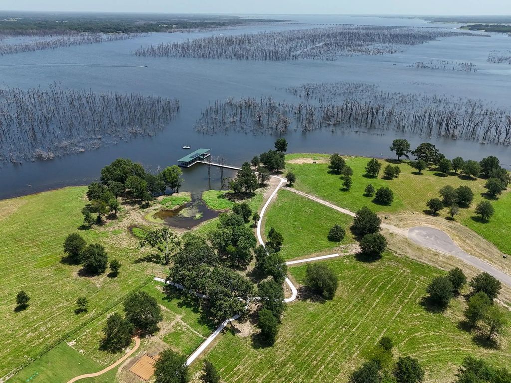 280 Shoreline Drive, Dodd City