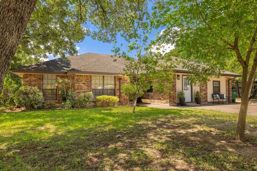 1705 Alamo Court, Clyde