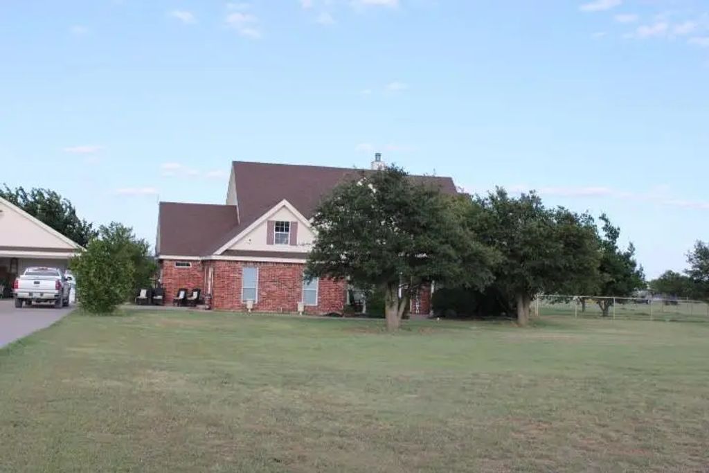 261 Fry Boulevard, Tuscola