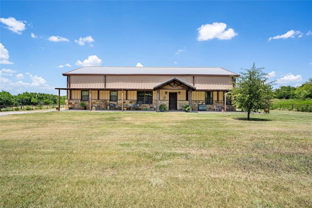 4600 County Road 906, Godley