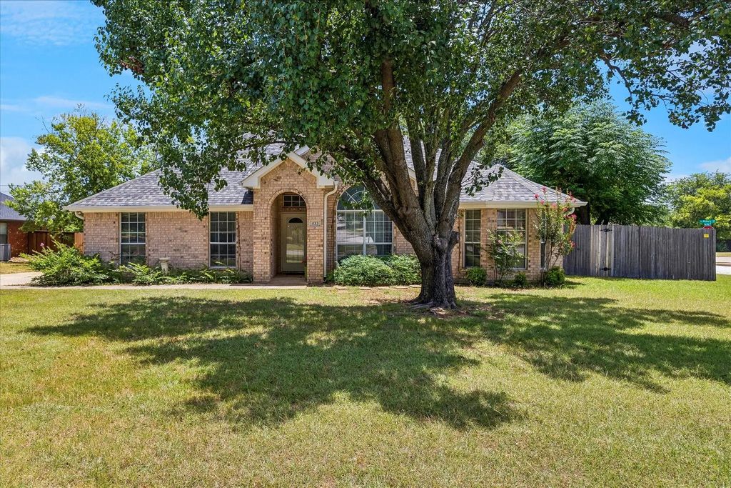 433 Sherwood Court, Burleson