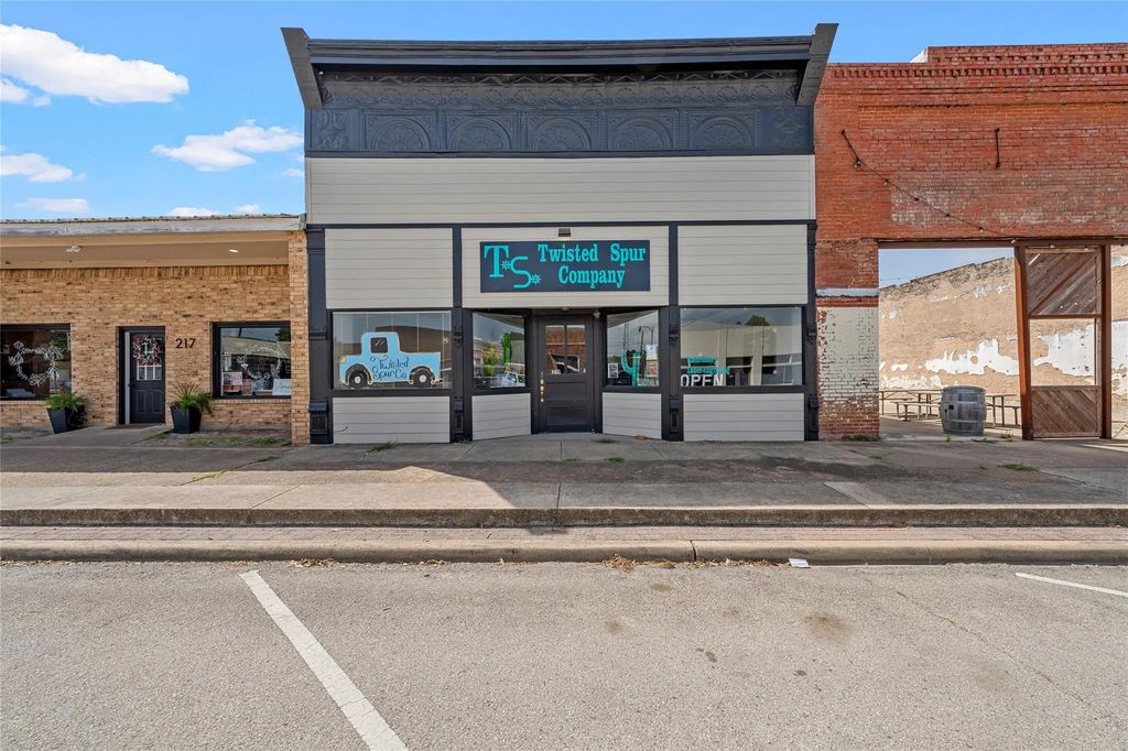 219 E Ave C, Rosebud