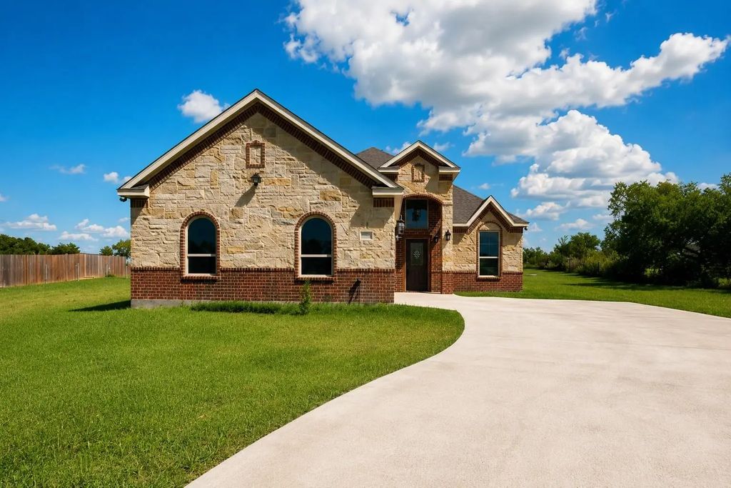 8008 County Road 1058, Rice