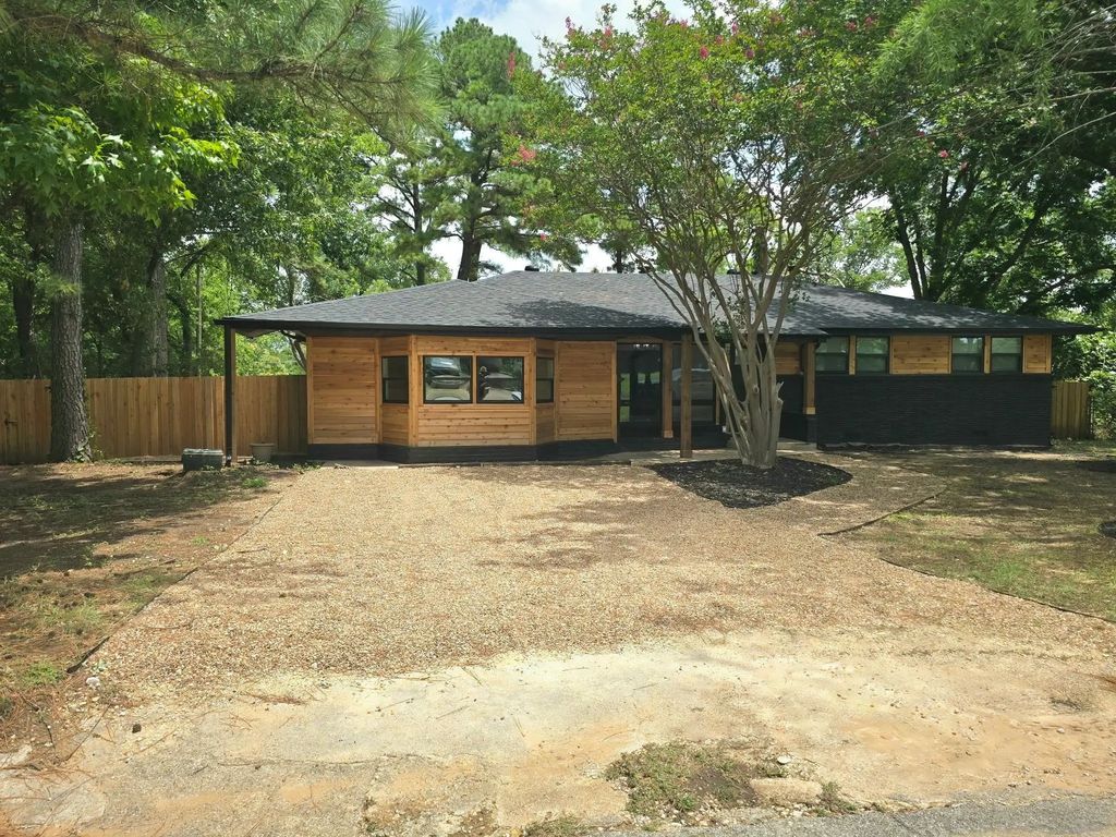404 W Hillcrest Street, Keene