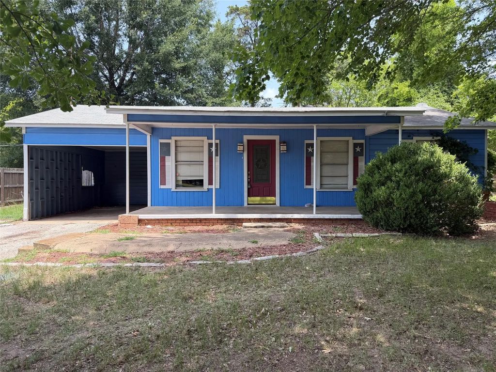 305 E Pliler Precise Road, Longview