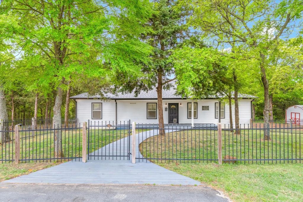 14227 County Road 438, Lindale