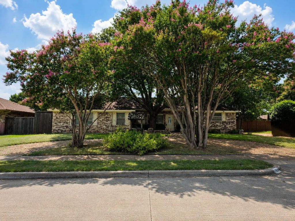 604 S Briarcrest Drive, Richardson