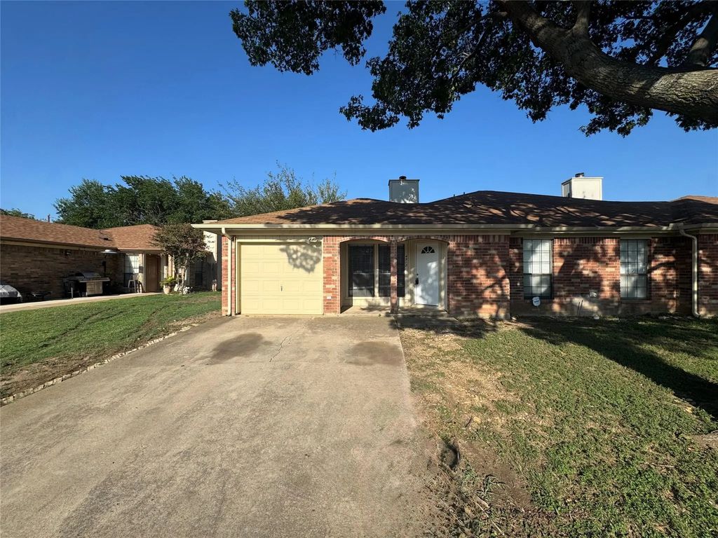 4512 Trysail Drive, Fort Worth