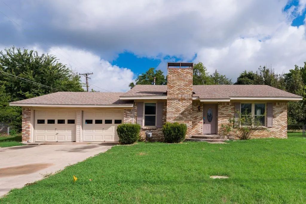 604 Casa Linda Street, Ennis
